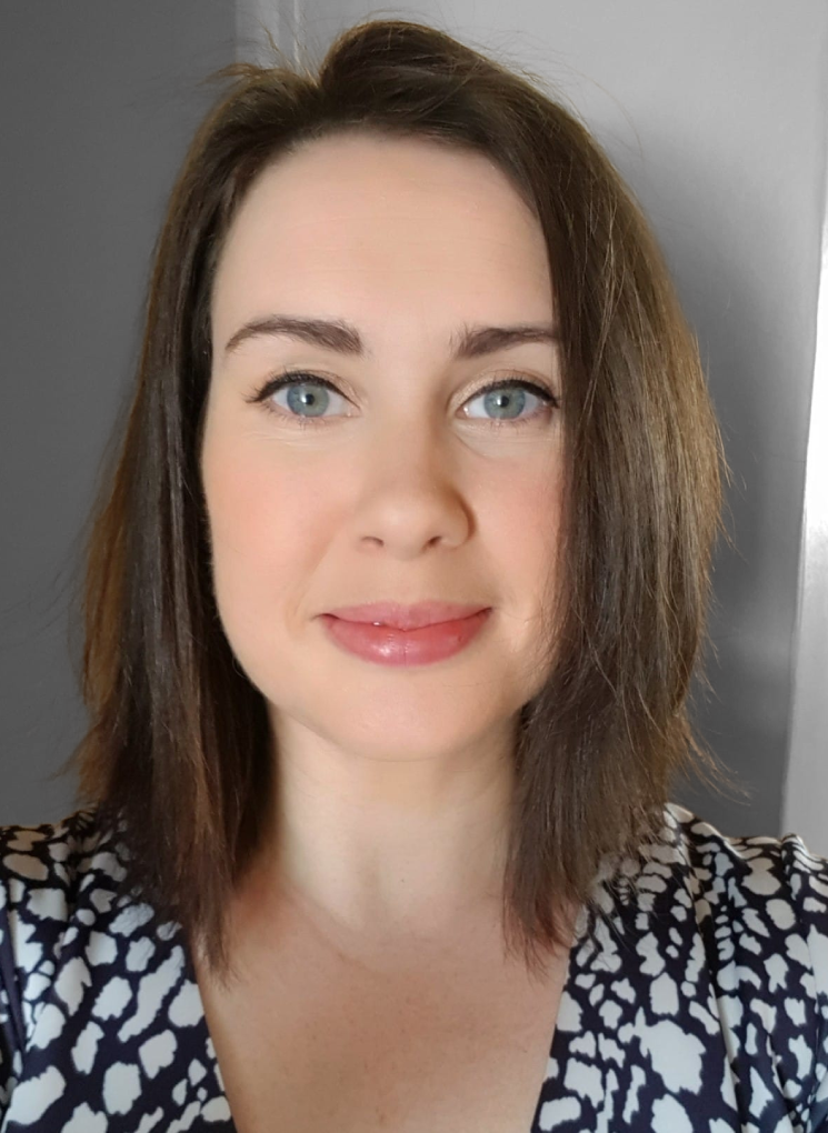 A headshot picture of Gemma Maris - Freelance Assessor smiling at the camera